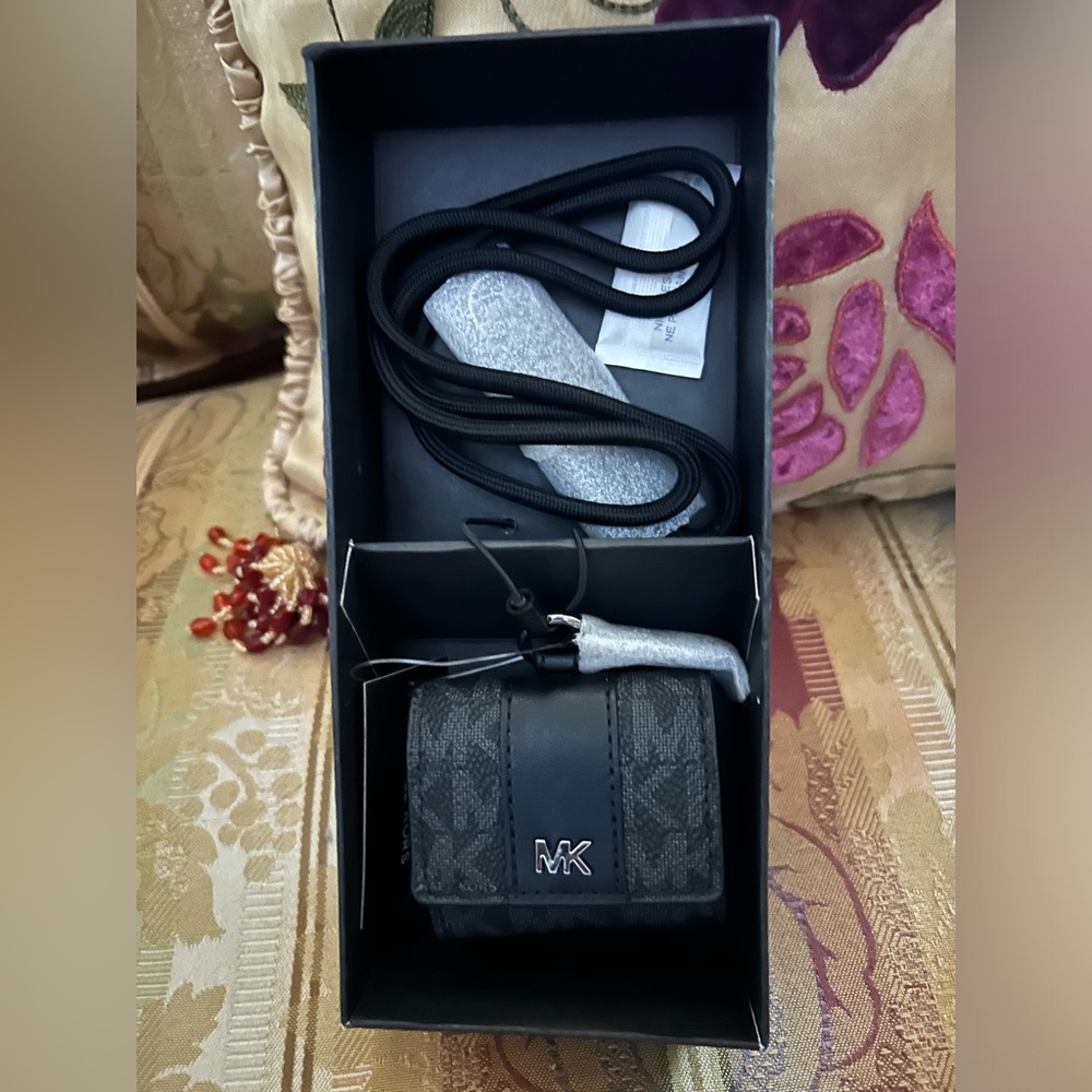 NWT MK Apple Air Pods Lanyard - Picture 5 of 6